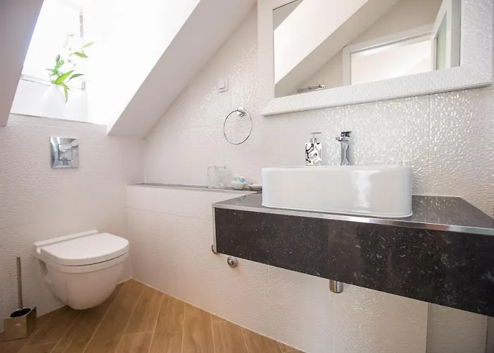 בית הארחה Flores With Balcony 4*