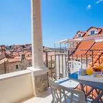 Flores With Balcony Ντουμπρόβνικ