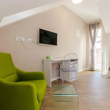 Flores With Balcony ドゥブロブニク