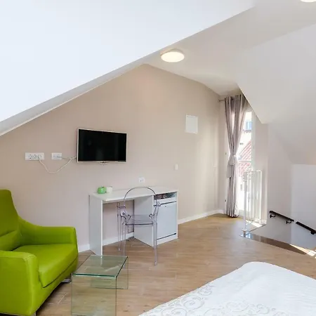 ゲストハウス Flores With Balcony ドゥブロブニク