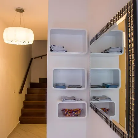 Flores With Balcony Guest house 4*