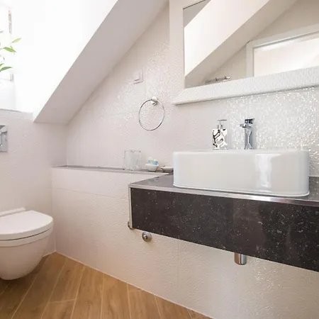 Guest house Flores With Balcony 4*