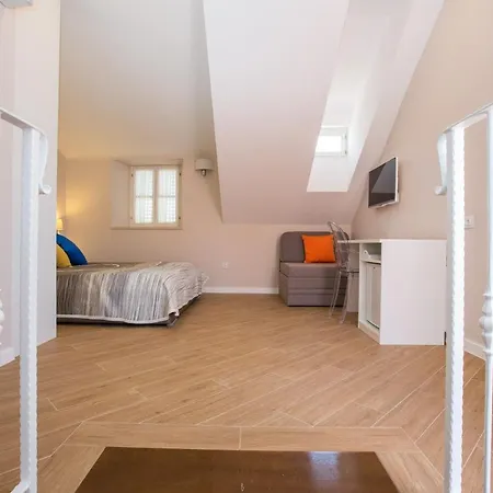 Guest house Flores With Balcony Dubrovnik